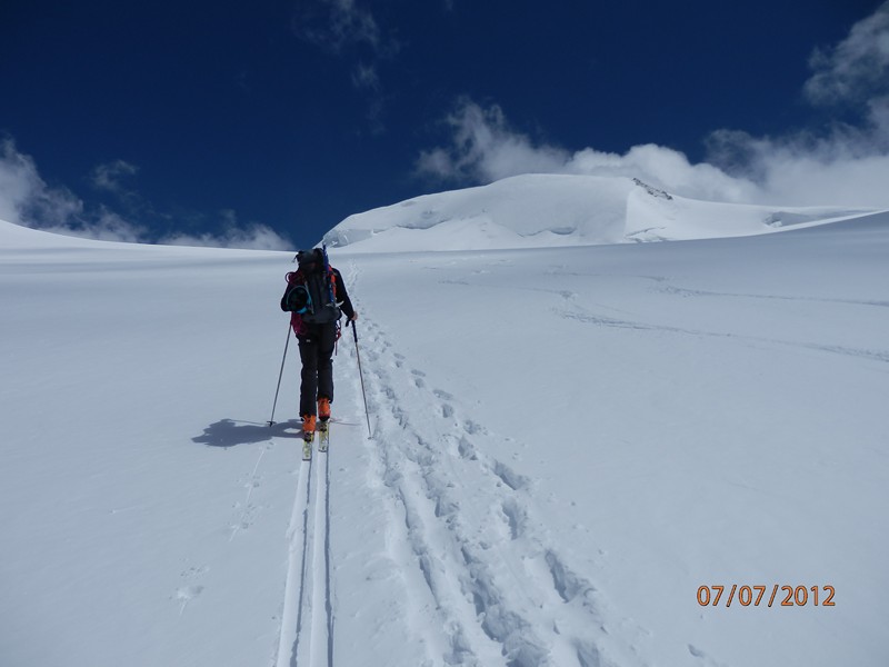 Remontée : Après cette belle descente sur le Grenzgletscher à la côte 4000m, il faut remonter