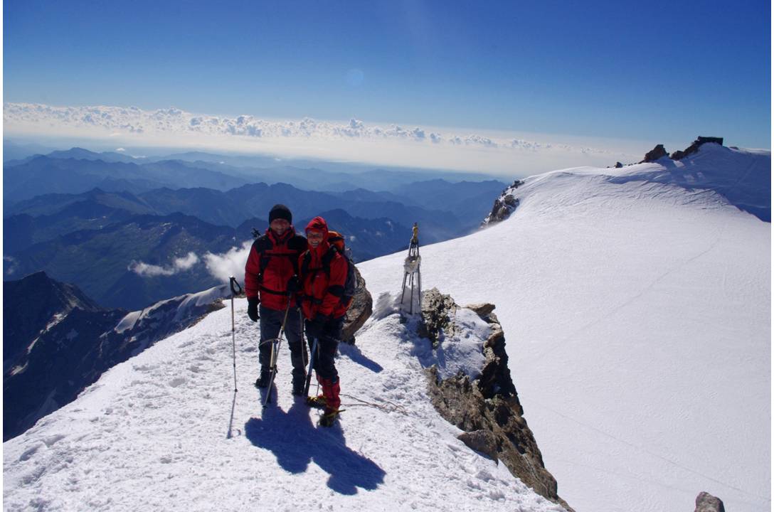 Poland on the top : Le Mont-Rose attire toute l'Europe à lui... avec un couple d'alpiniste polonais, nous partageons ce sommet nimbé d'altitude.