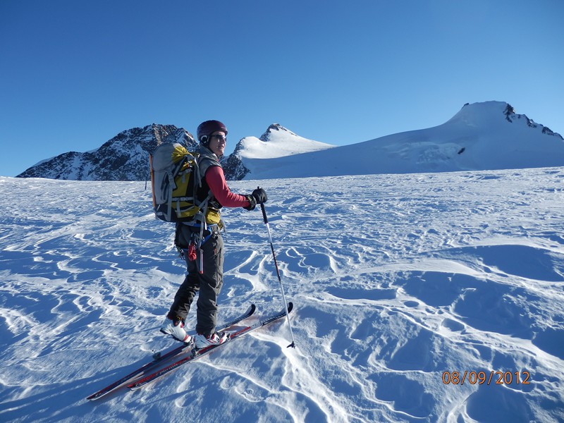 Col du Lys : Didier avec en arrière plan : les pointes Dufour, Zumstein et Gnifetti