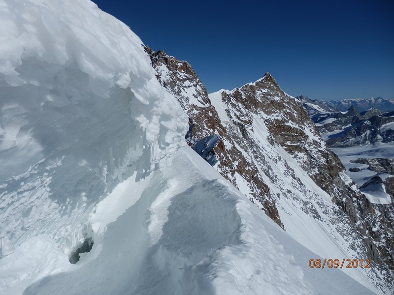 Nordent : Rimaye de la pointe Zumstein et au fond la Nordent
