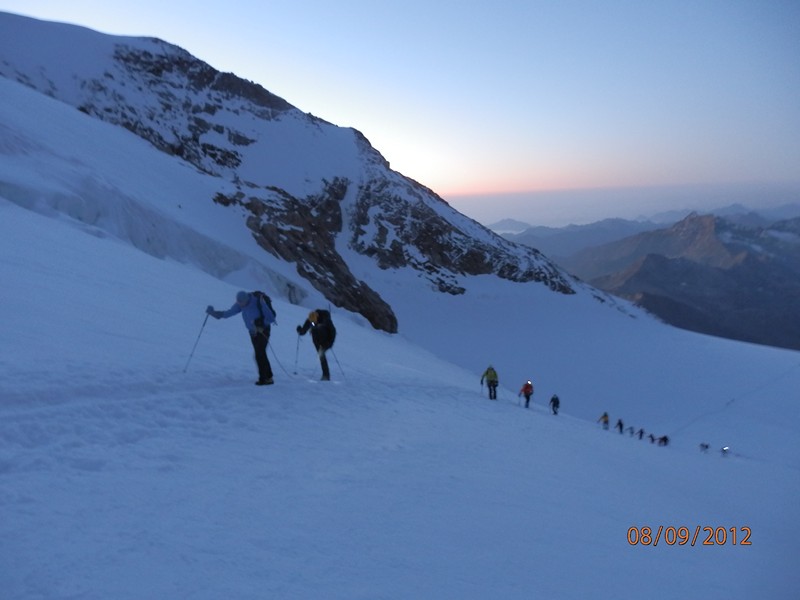 En cours d'ascension : La longue procession des alpinistes