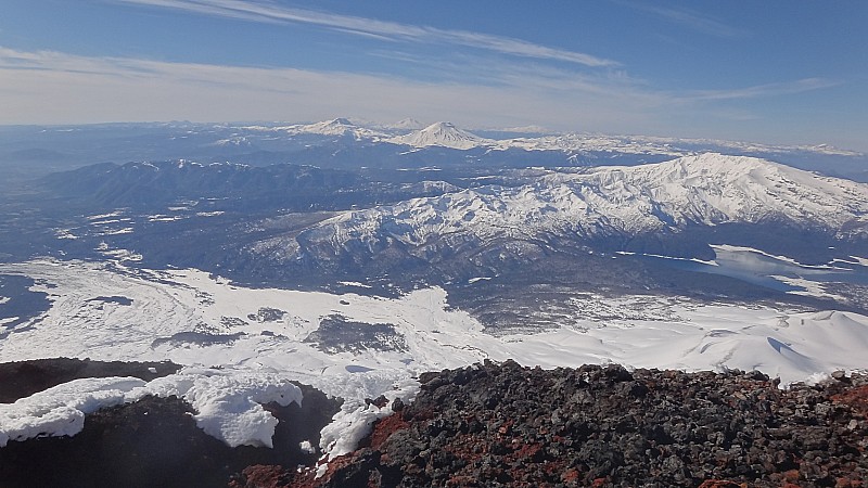 sommet vue nord : vue nord depuis le sommet (de g a d) : Volcan Lonquimay, Sierra Nevada, Laguna du Conguillio