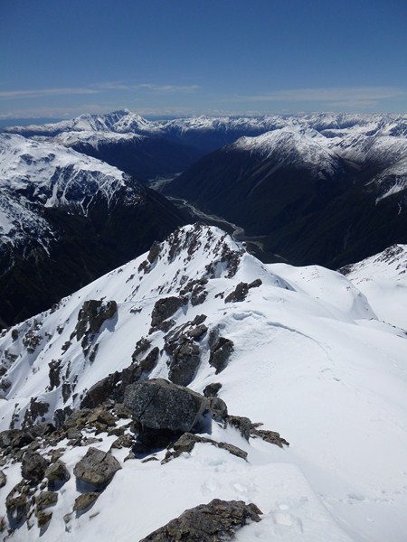 Mt Philistine : La vallée qui permet de retourner sur Greymouth.