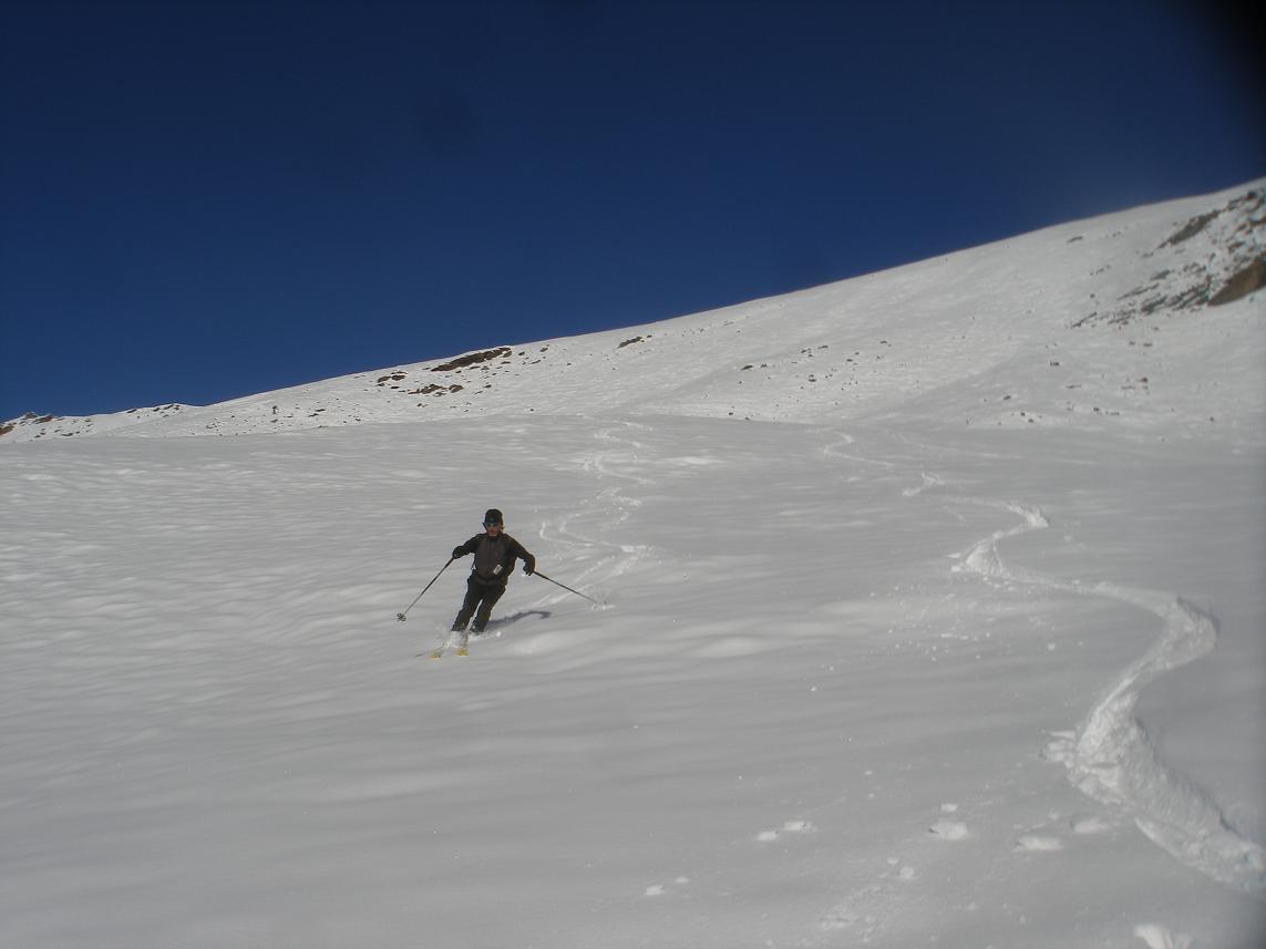 sous 2400m : neige revenue mais pas de sous couche!il faut skier léger!