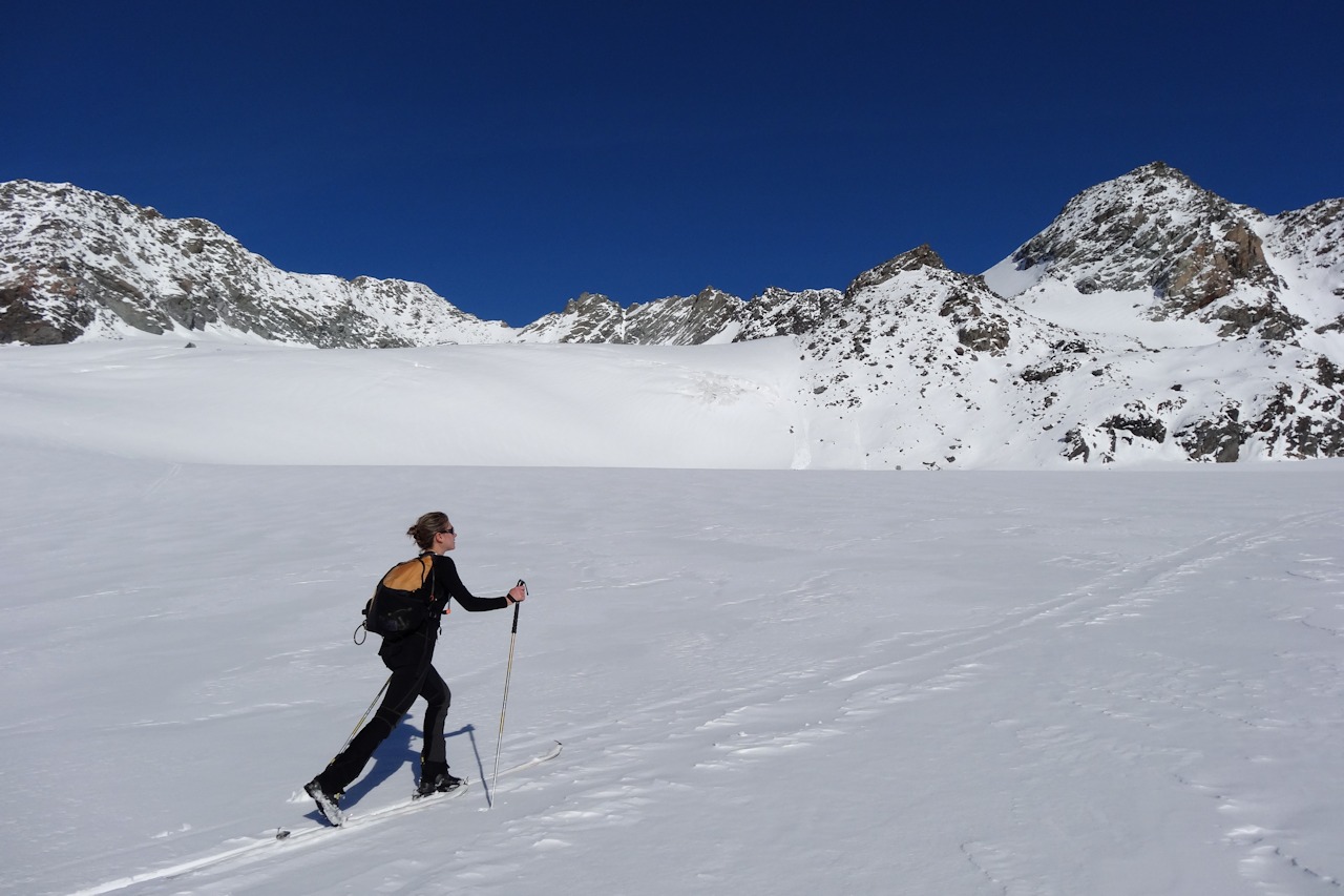 #11 Glacier de Chavière : Aucune crevasse apparente dans la traversée vers 3150 m. Glacier de Chavière : Aucune crevasse apparente dans la traversée vers 3150 m.