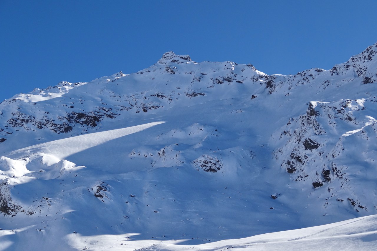 #15 Pointe de Thorens : Au retour, un petit coup d Pointe de Thorens : Au retour, un petit coup d'œil sur la pente que nous avons parcouru ce matin.