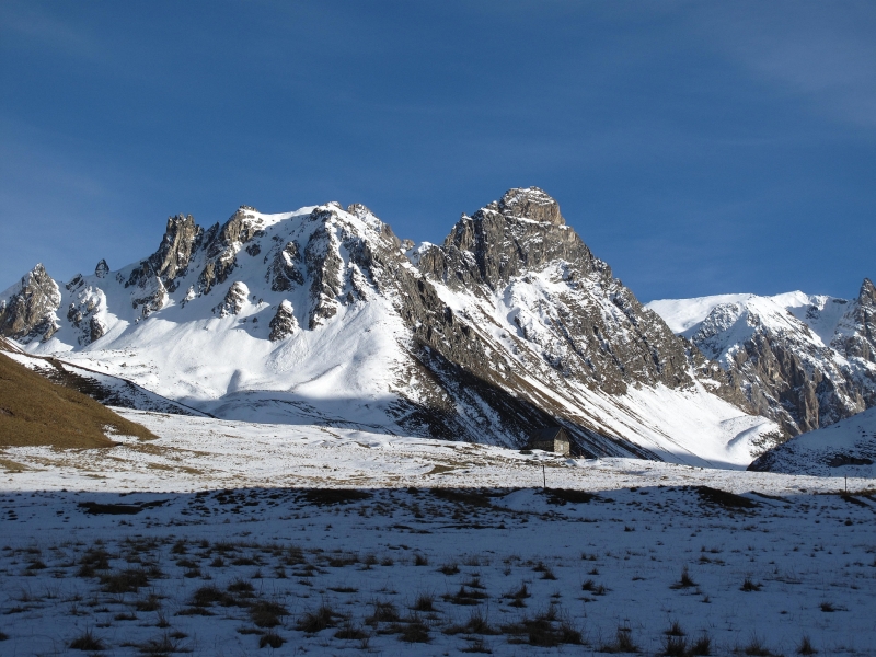 Depuis Plan Lachat.. : Vu sur la montée aux Rochilles..et la Pointe des Cerces..