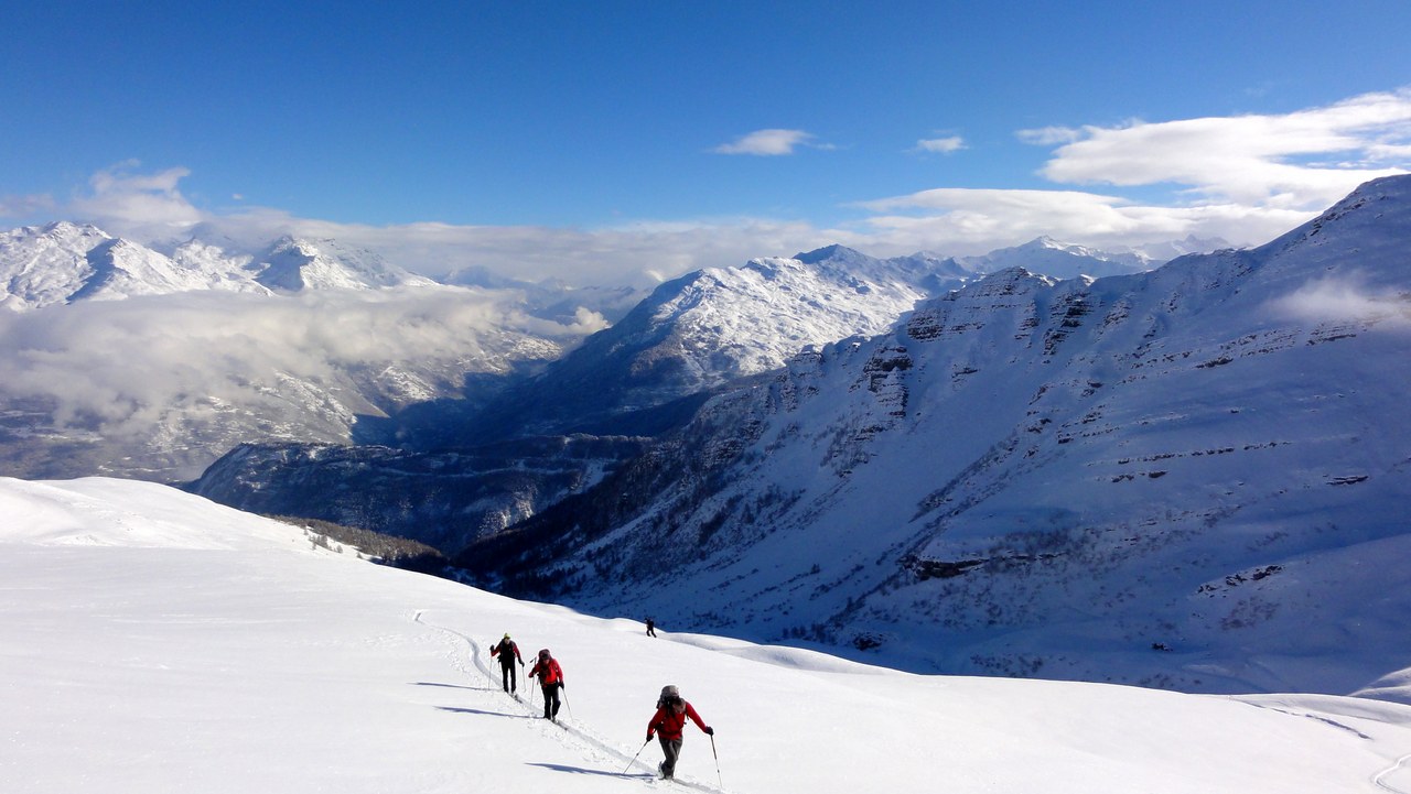 le groupe : devant les Sallanches trop peu rempli pour être skié