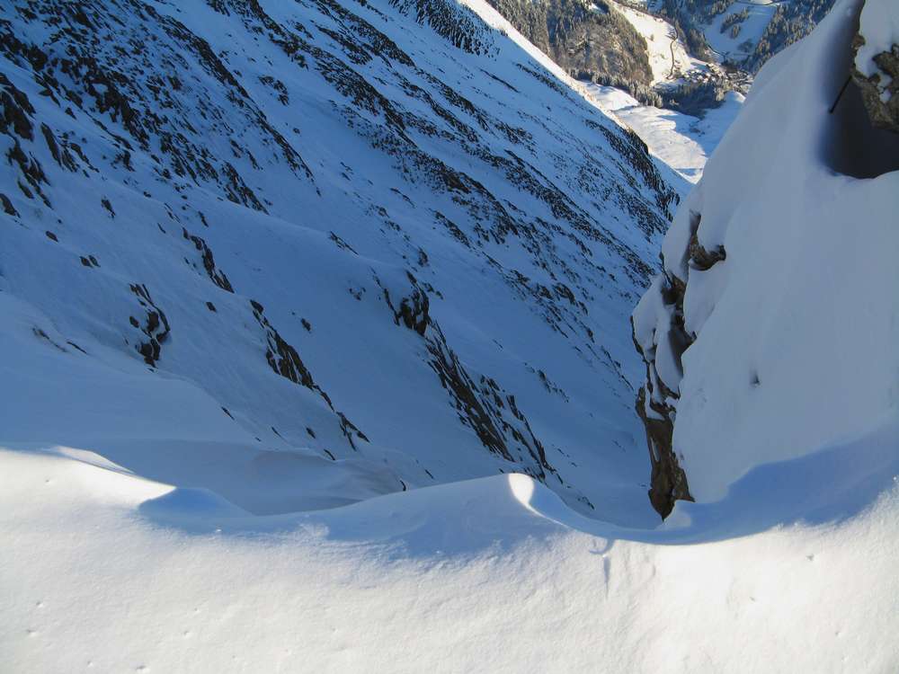 Col S de la Grande Balmaz : ça me semble bien gavé de pierres ... va falloir attendre pour la face sud !