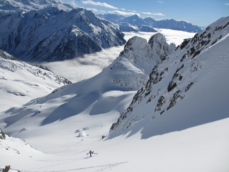 Au dessus du col de l'Aigleton : le soleil commence à faire son effet.