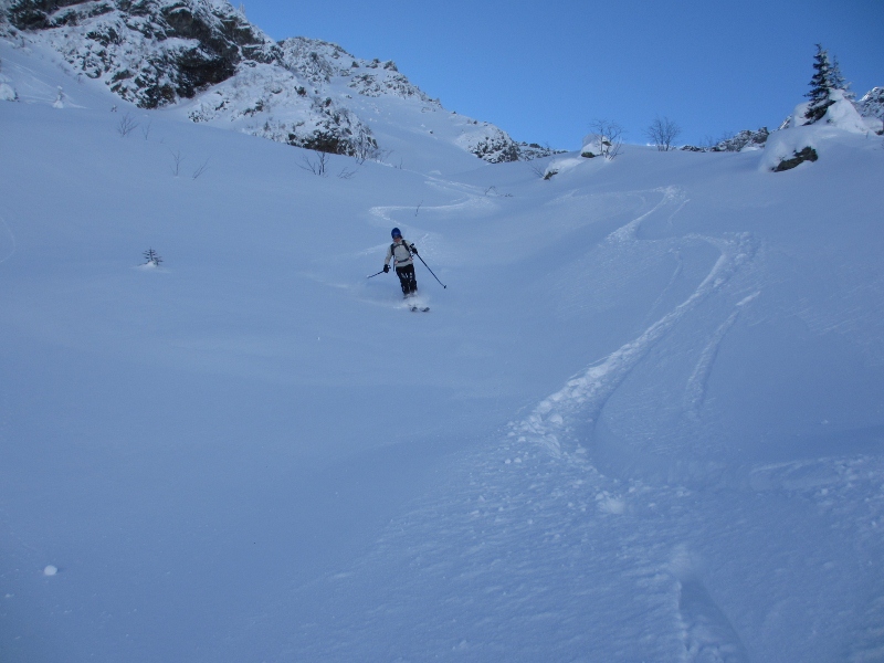 Descente du pas de la Coche : excellente poudre.