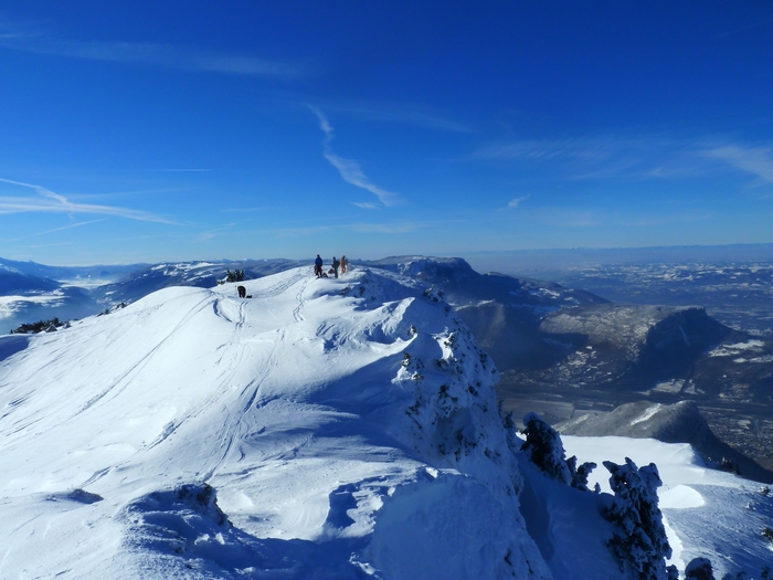 Rochers de Chalves : Un coup d'oeil assez inhabituel sur ce sommet un peu excentré.