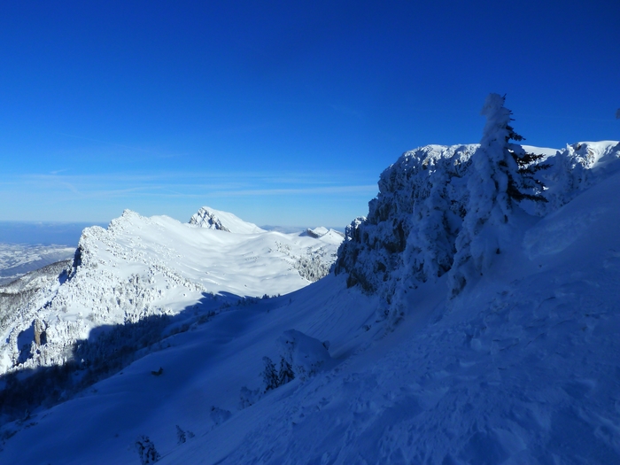 Rochers de Chalves : Sous le sommet versant ouest.