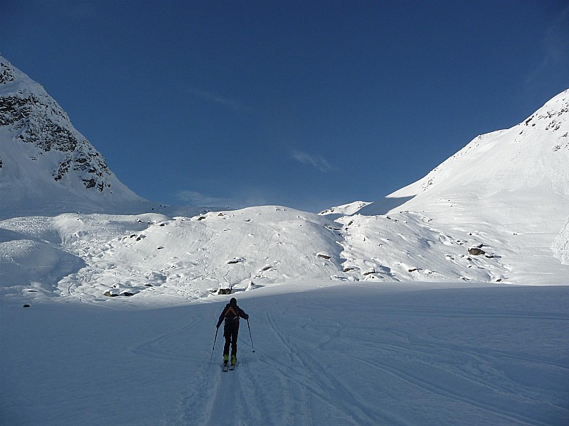 Monts Tellier : Grand ciel bleu, neige légèrement croûtée au départ.