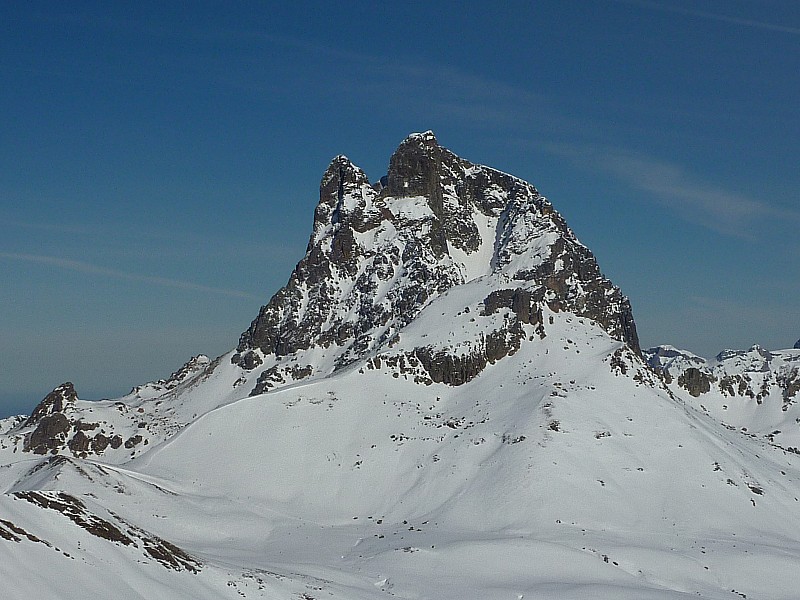 Pic du midi d'Ossau et Peyrege : L'enneigement semble correct au Peyreget (on distingue mal le sommet devant l'Ossau)
