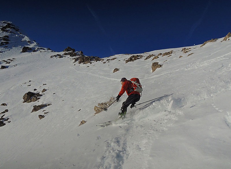 Départ sous le col : ça passeneski, neige pas pire, Viking lâche tout direct...