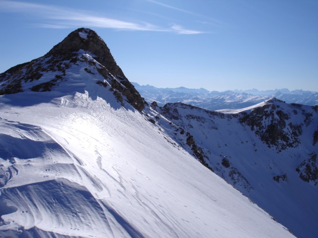 Départ de la face Ouest : La neige glacée (aucun grip) ne m'a pas permis de descendre sur le refuge du Nant du Beurre.
Une autre fois ...
