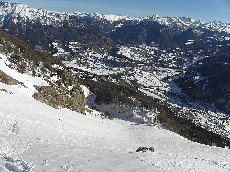 Vue plongente sur Guillestre.