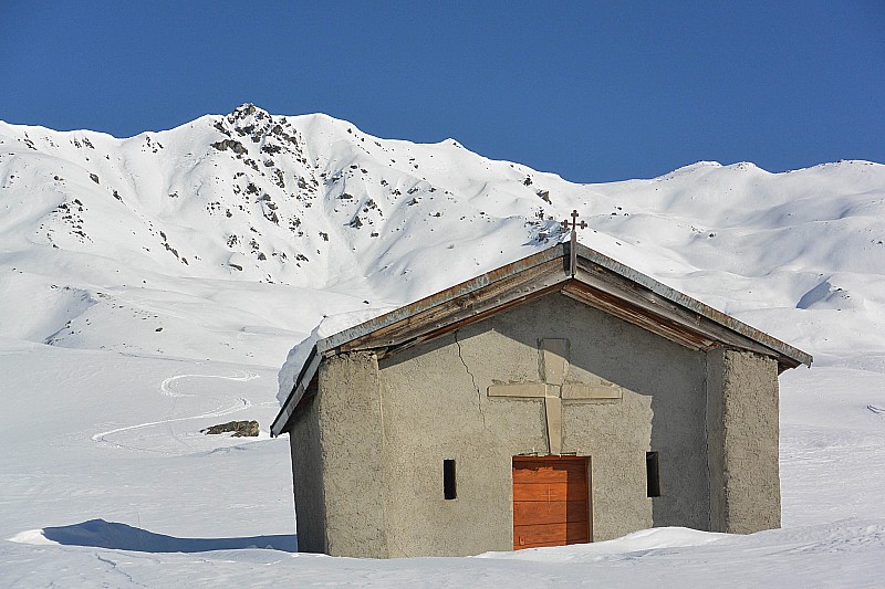 Chapelle de la Bachelerie : Curieux édifice
