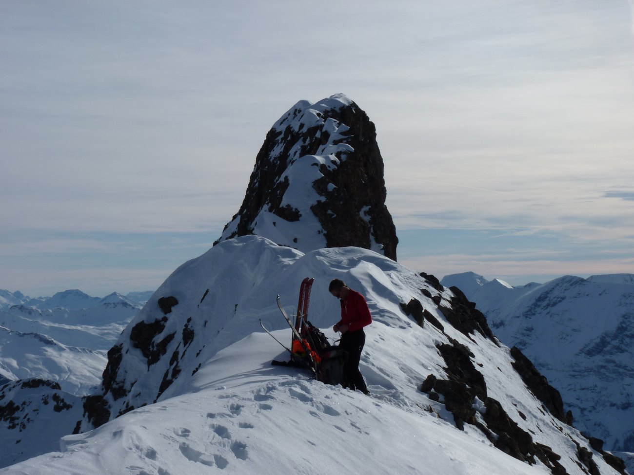 Si prêt du sommet : Même en été se n'est pas évident par ce côté
