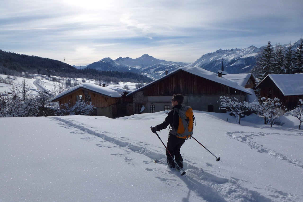Naves : L'arrivée au village.