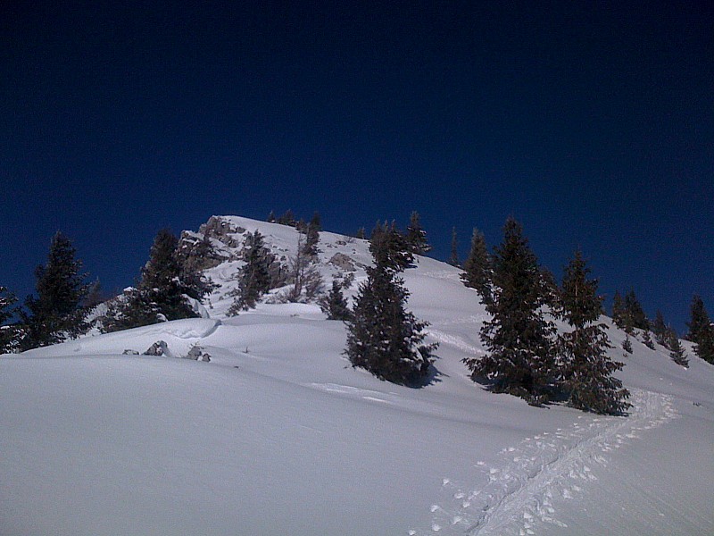 Montée sous Andey : Une montée tranquille dans une neige en quantité suffisante et sous un soleil bien apprécié
