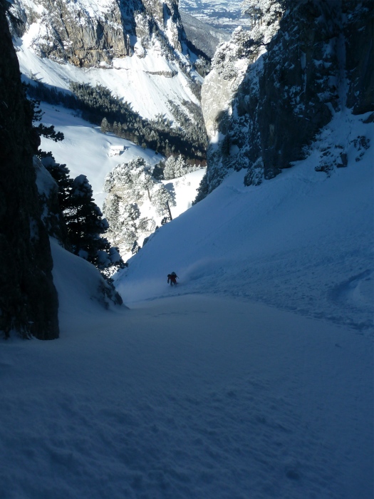 Descente du couloir Ouest : ...et retour à l'ombre, dans le coeur de la face ouest