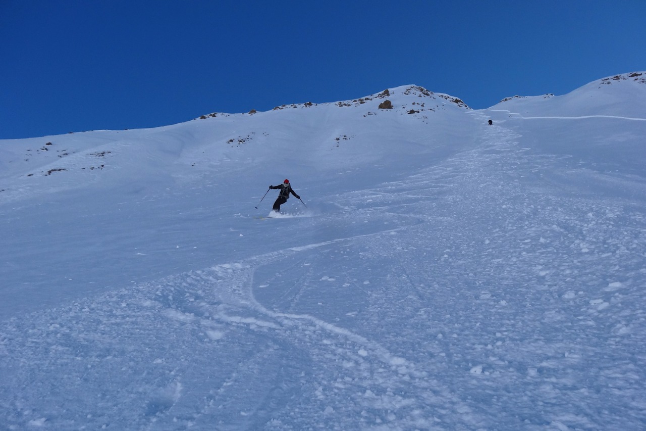 Descente versant Nord : Du très bon ski, malgré une petite frayeur.