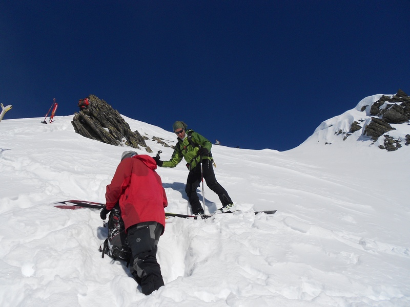 Juste 10 m sous le col : Allez on descend
