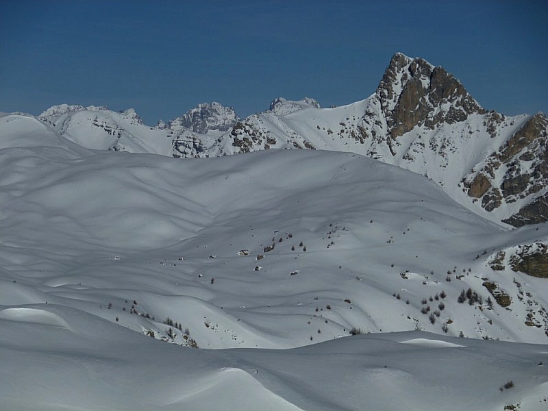 Tête de Gaulent : cabane de l'Alp dans l'alpage au premier plan