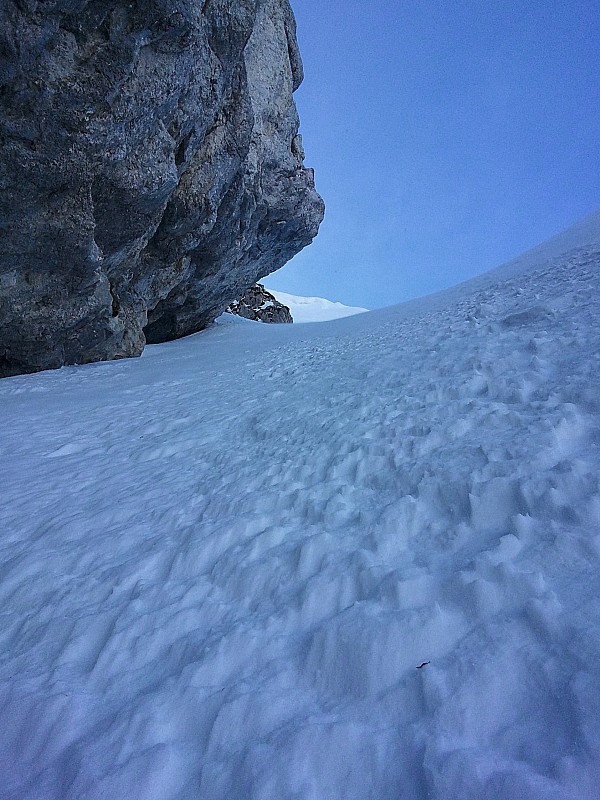 Pointe de la Beccaz : Skier raz les falaises fait toujours son petit effet...