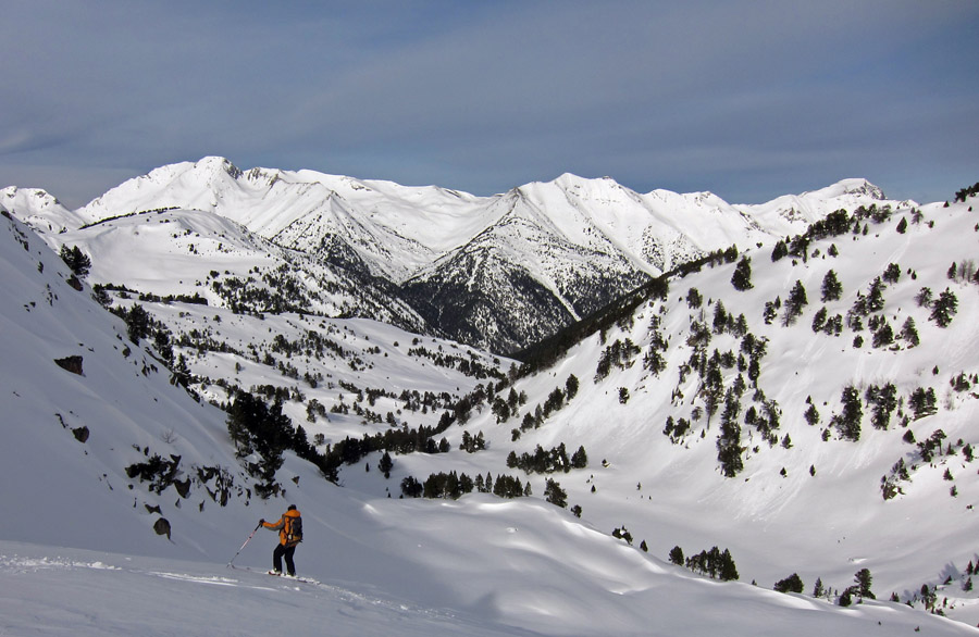 Vallon au N : du Tuc deth Rosari de Bacivèr face au Barlonguère et au Valier