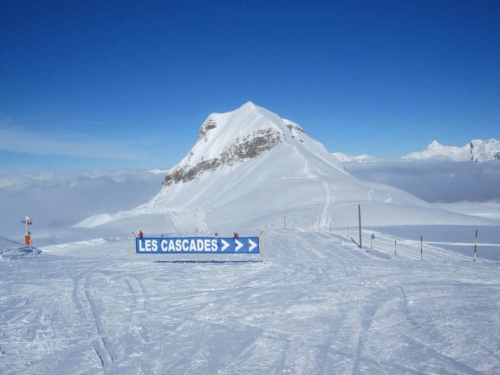 Tête Pelouse : La piste des cascades est à droite
