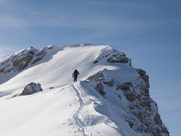 L'arête sous le sommet : Le plaisir inégalable d'atteindre son objectif, le sommet, parce qu'on s'en ait donné les moyens, à la sueur de son front...