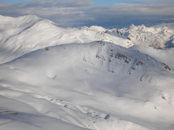 Du sommet de la Pointe 2332 m : Contemplation de nos traces, en cette fin de journée bien remplie... Que du bonheur...