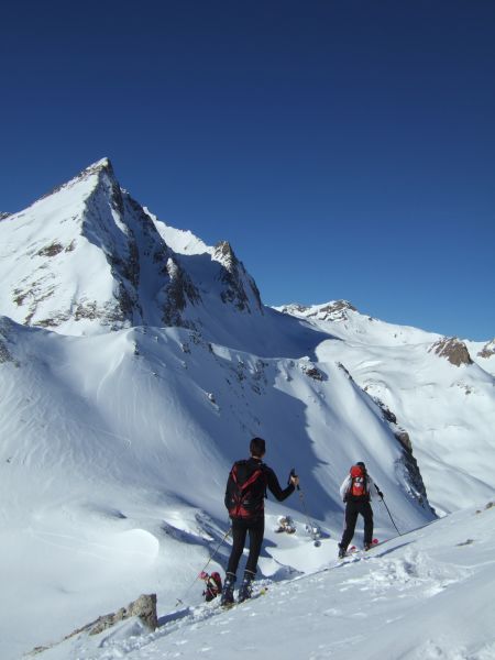 Faux sommet : Yann et AnneCé en chemin vers le faux sommet (photo Batman)
