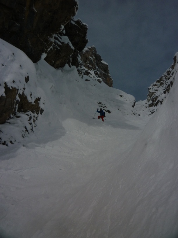Couloir : Contrepentes raides, centre un peu dur..