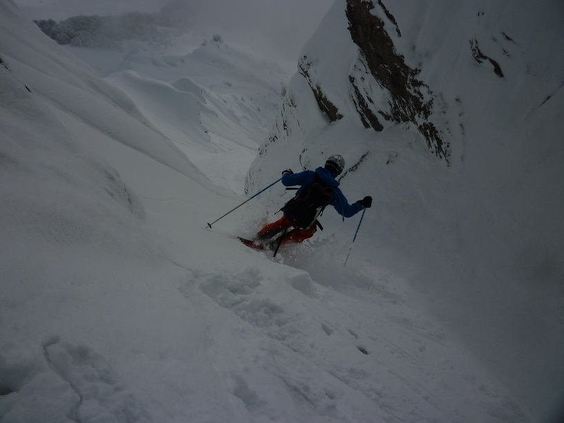 Couloir : Jb plonge. L'étroiture finale est dans le creux