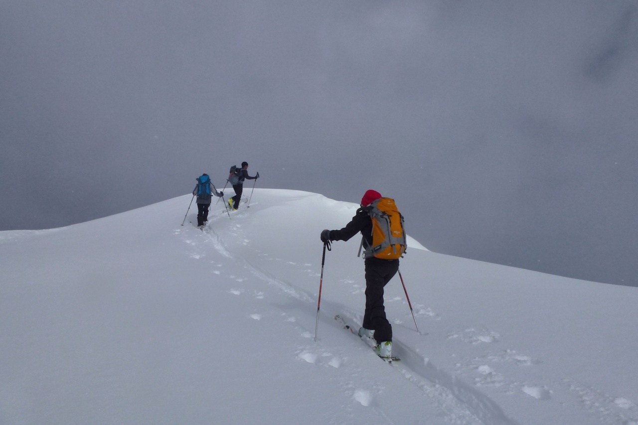 Le sommet : Avec la neige et une visibilité réduite.