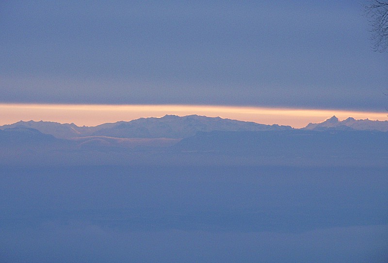 Début de matinée : Encore clair vers l'Italie (vue du Collet de Doizieux)