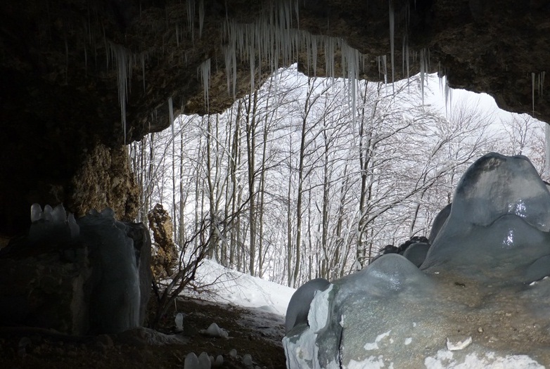 Grotte de la barre Mangin : Glacée