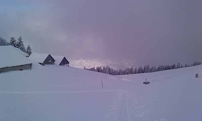 Village de Leschaux : Seul percée de la journée sur Leschaux ...
vue des Chalets de Sollier