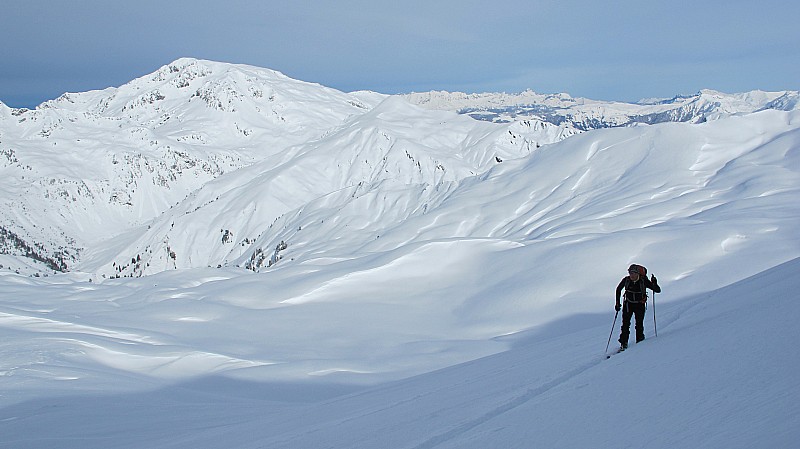 En montant à Dzonfié : En arrière plan le Grand Mont