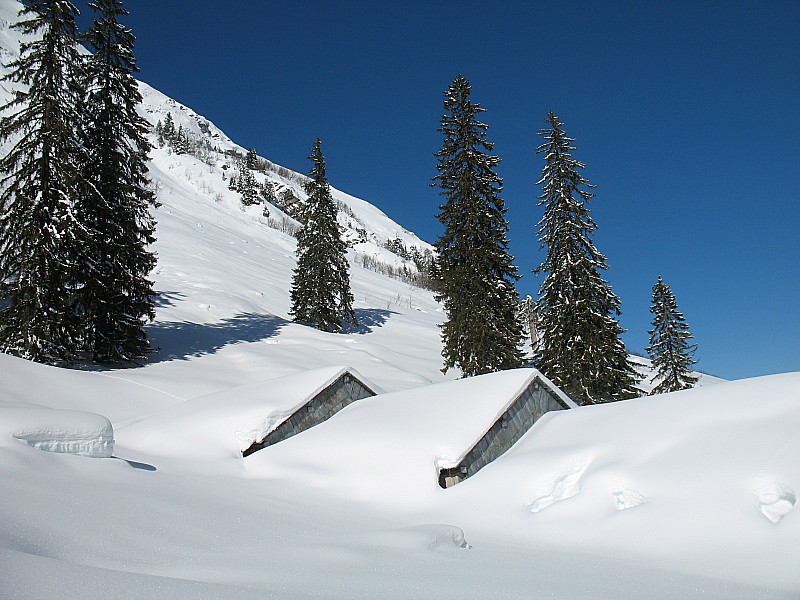 Combe Marto : Pause à Sommier d'Amont, le soleil réchauffe bien !