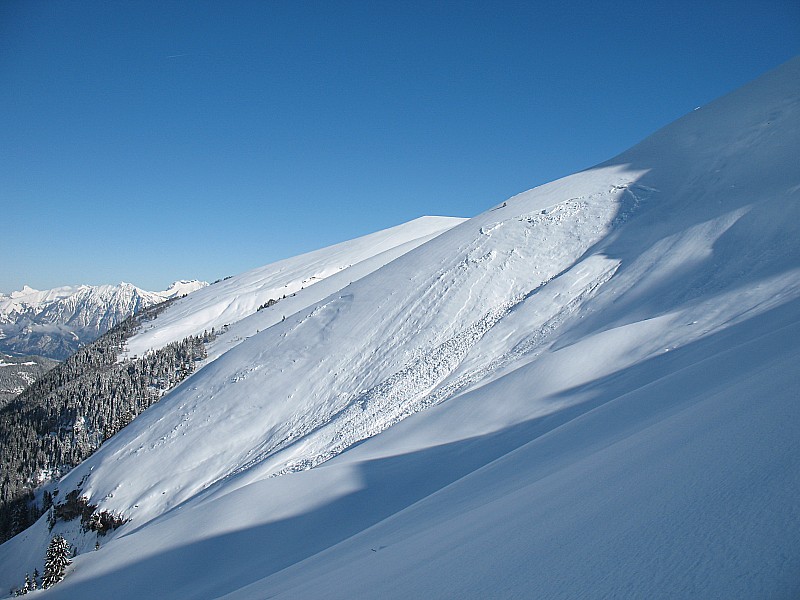 Combe Marto : Plaque sur les versants SW sous Bellacha