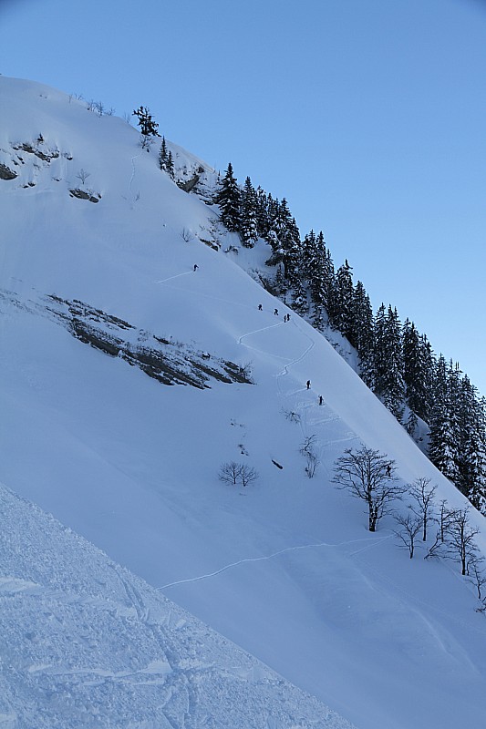 Micha & co remontent : la rampe menant sur l'arête