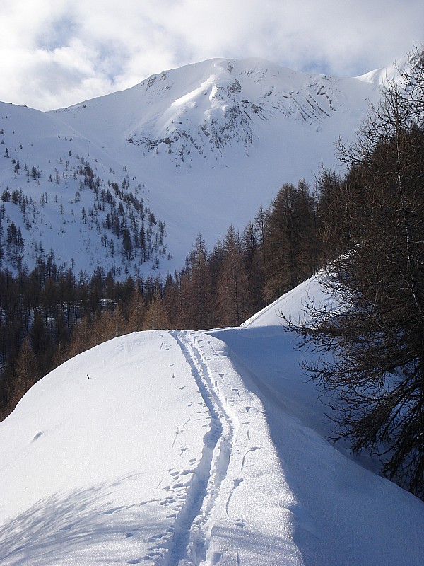 l'objectif du jour en vue : la face nord est très esthétique avec ses couloirs de part et d'autres