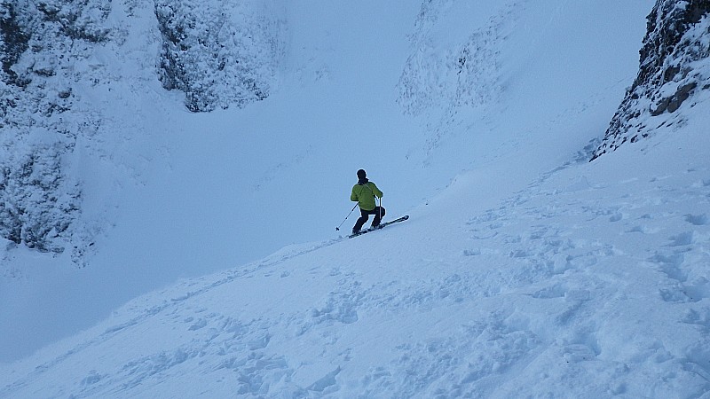Descente de la face nord : Dans le couloir nord du Bataillouse