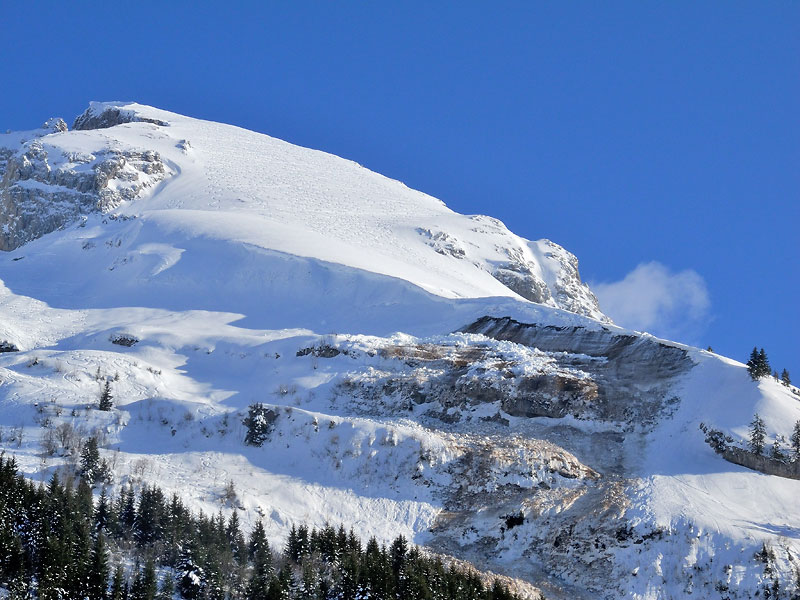 La face et le départ de coulée : Certainement fait samedi (gros redoux vers midi) toutes les traces sont recouvertes