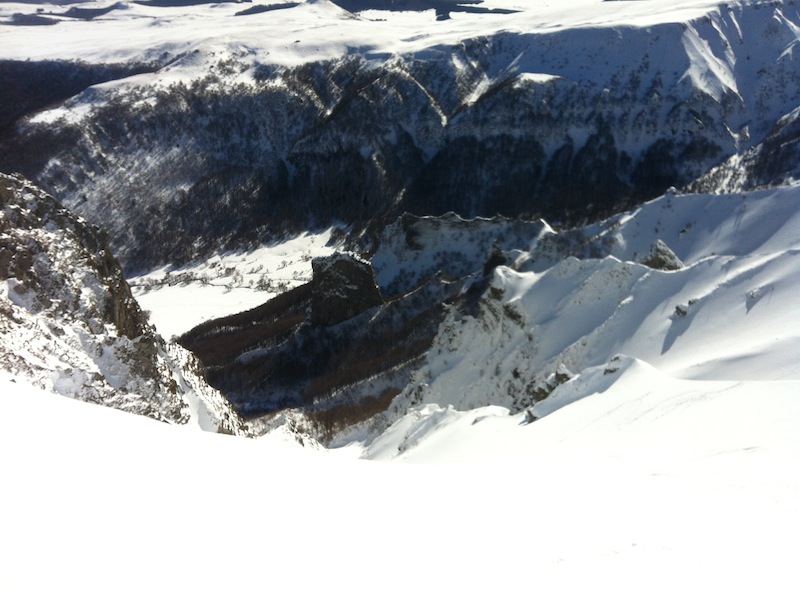 Haut de couloir du Chapial : encore plein de bonnes neiges et peu de traces.